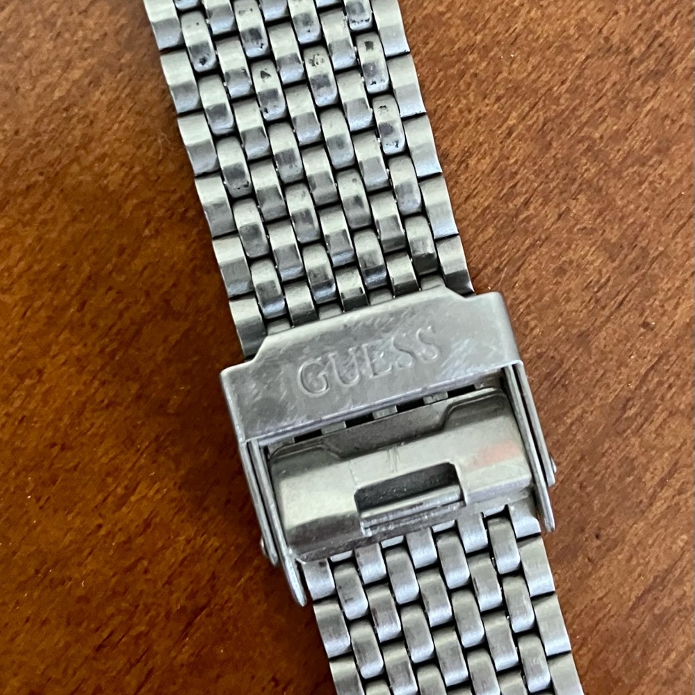 GUESS  WRISTWATCH W/XTRA LONG SWEEP HAND 1996 STAINLESS ADJUSTABLE  MESH BAND - Picture 9 of 11